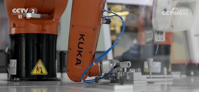 智能轉(zhuǎn)型浪潮 家電行業(yè)加速工業(yè)機(jī)器人布局與自動(dòng)數(shù)控設(shè)備應(yīng)用
